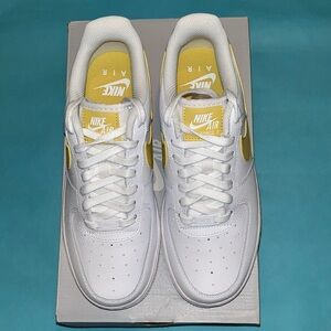 Nike Air Force 1 Low Women’s 8.5 Saturn Gold
